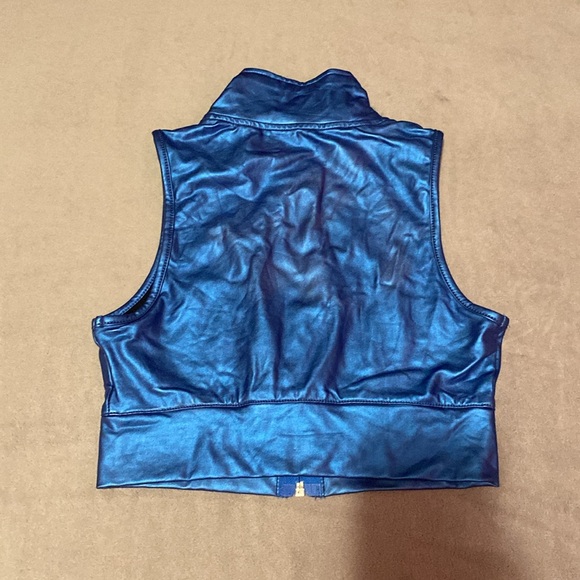 Metallic-like Crop Top - Picture 2 of 4